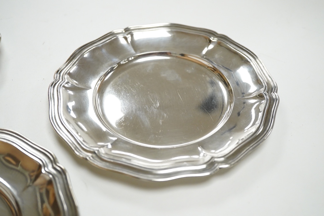A set of six Peruvian sterling side plates or stands, 15.8cm, 21.1oz.